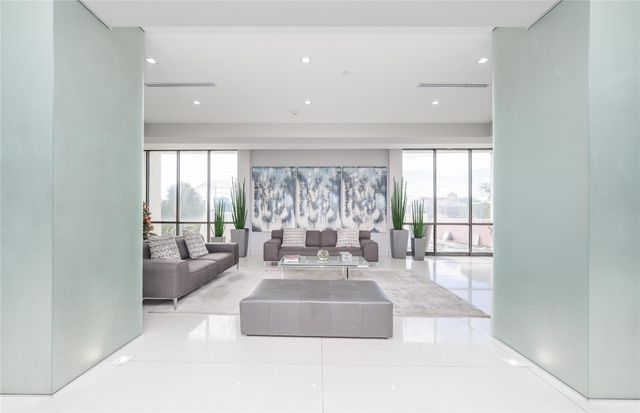 20379 W Country Club Drive 332, Aventura, FL 33180