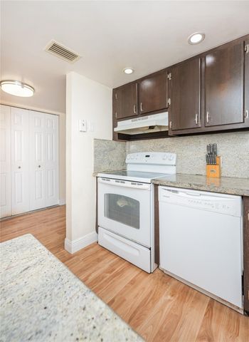 20379 W Country Club Drive 332, Aventura, FL 33180