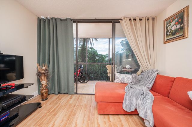 20379 W Country Club Drive 332, Aventura, FL 33180