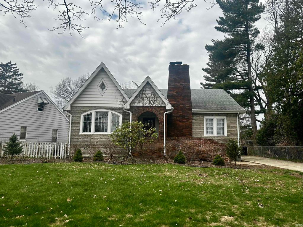 19530 Paxson Drive N, South Bend, IN 46637