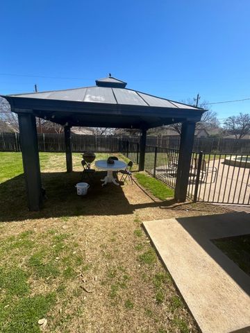 2903 Stratford Court, Arlington, TX 76015