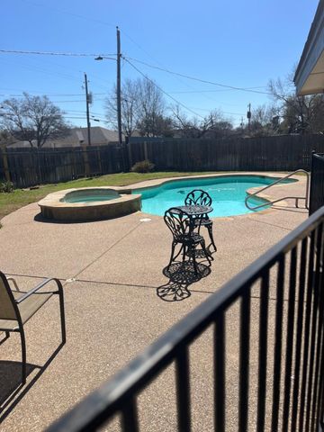 2903 Stratford Court, Arlington, TX 76015