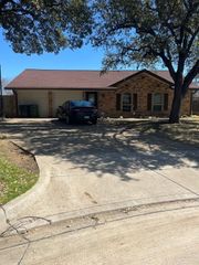 2903 Stratford Court, Arlington, TX 76015
