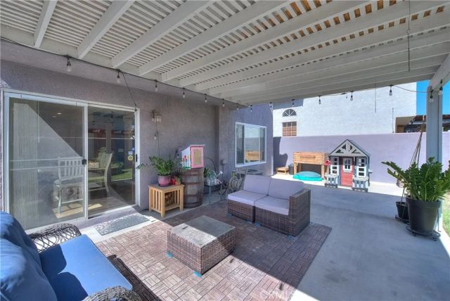 15549 Agate Drive, Fontana, CA 92337
