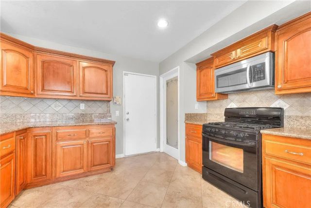 15549 Agate Drive, Fontana, CA 92337