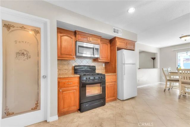 15549 Agate Drive, Fontana, CA 92337
