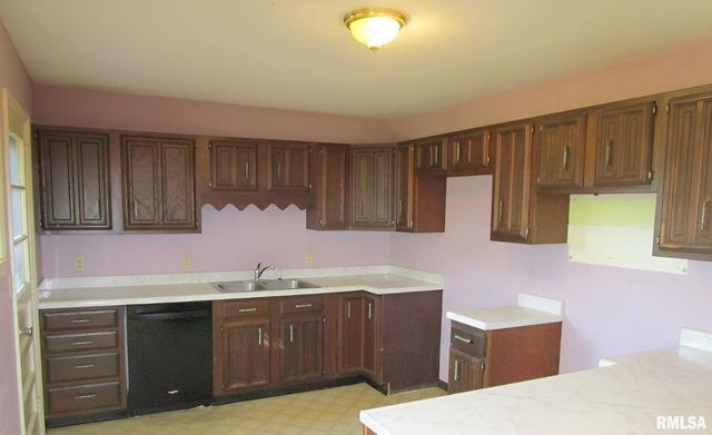 1118 N 13TH Street, Clinton, IA 52732