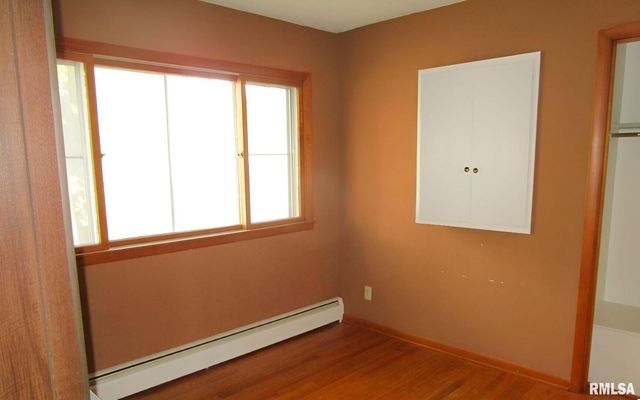 1118 N 13TH Street, Clinton, IA 52732