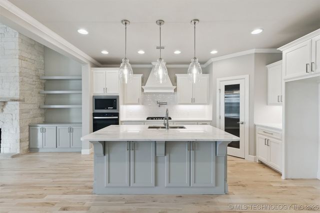 670 E 149th Street S, Glenpool, OK 74033