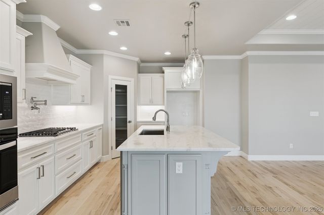 670 E 149th Street S, Glenpool, OK 74033