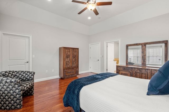 94 North St, Medfield, MA 02052