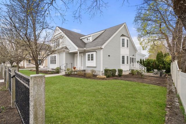 94 North St, Medfield, MA 02052