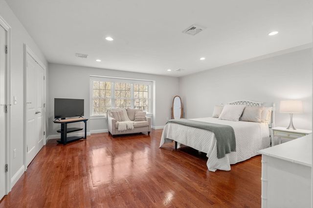 94 North St, Medfield, MA 02052