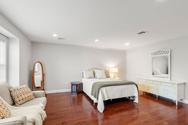 94 North St, Medfield, MA 02052