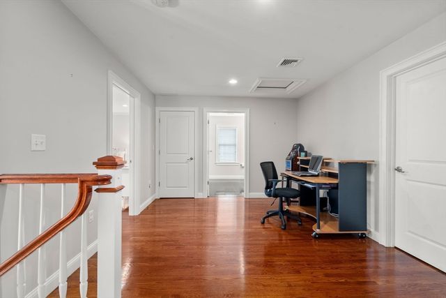 94 North St, Medfield, MA 02052