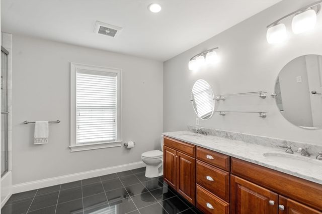 94 North St, Medfield, MA 02052