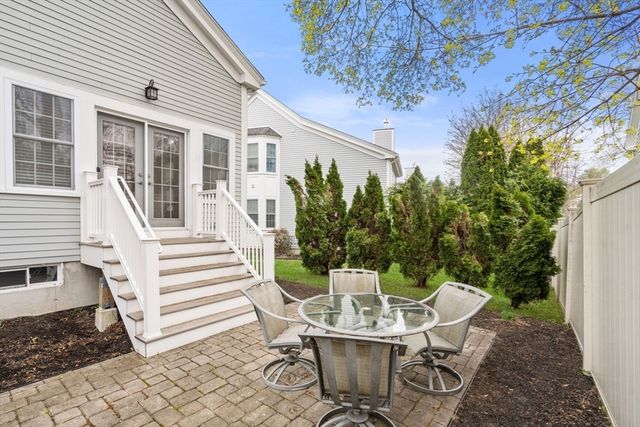 94 North St, Medfield, MA 02052