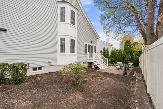 94 North St, Medfield, MA 02052