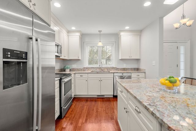 94 North St, Medfield, MA 02052