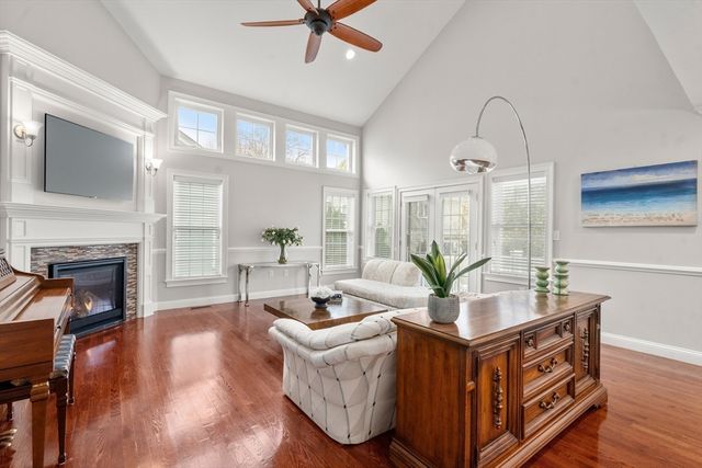 94 North St, Medfield, MA 02052