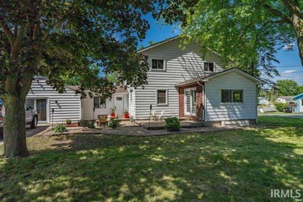 230 E Chestnut Street, Waterloo, IN 46793