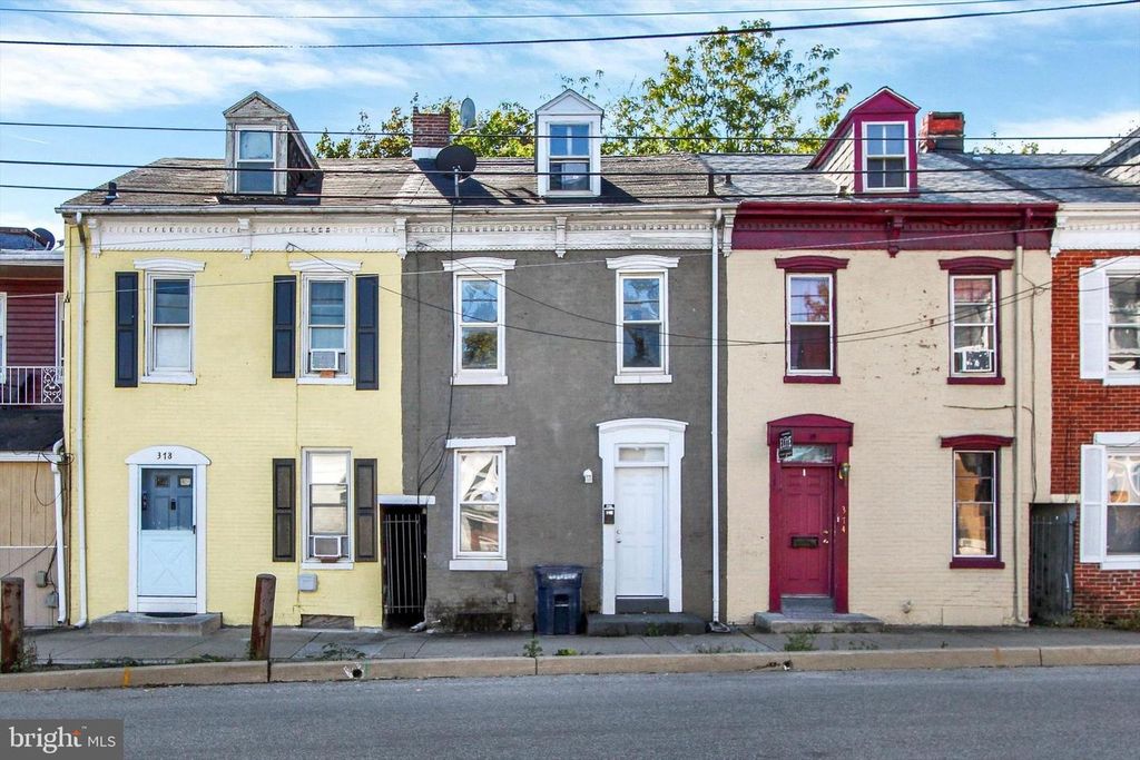 376 E PHILADELPHIA ST, York, PA 17403