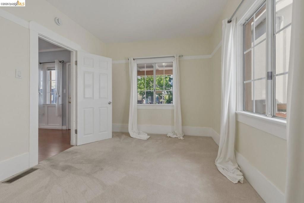 Image 11 of property listing at 340 Foothill Blvd, Oakland, CA 94606