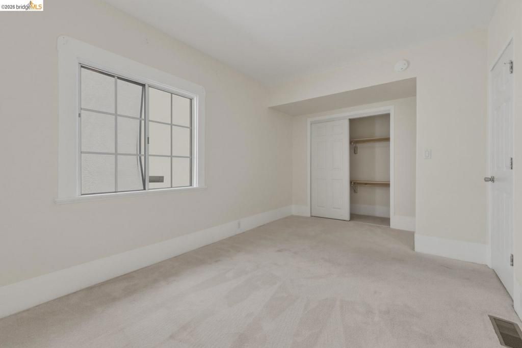 Image 15 of property listing at 340 Foothill Blvd, Oakland, CA 94606