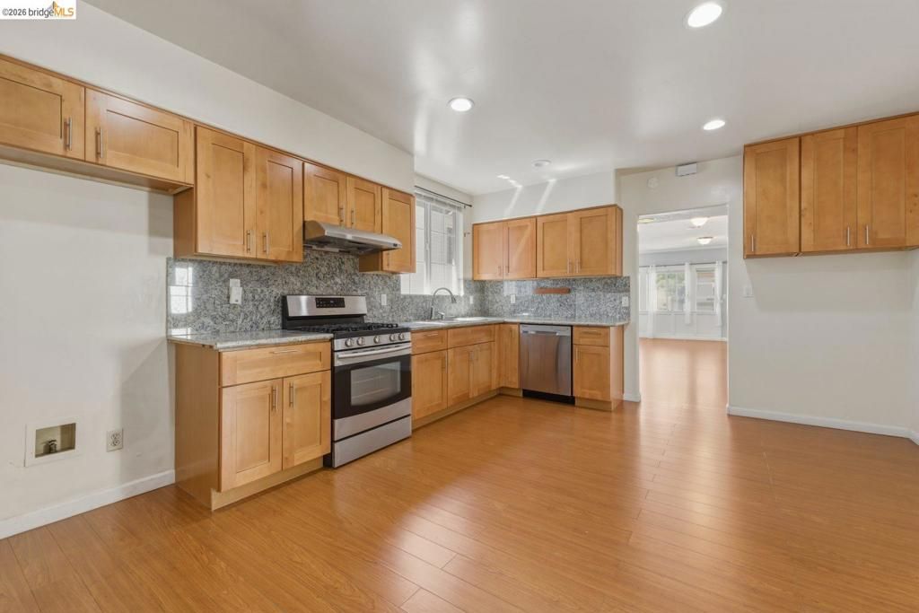 Image 20 of property listing at 340 Foothill Blvd, Oakland, CA 94606