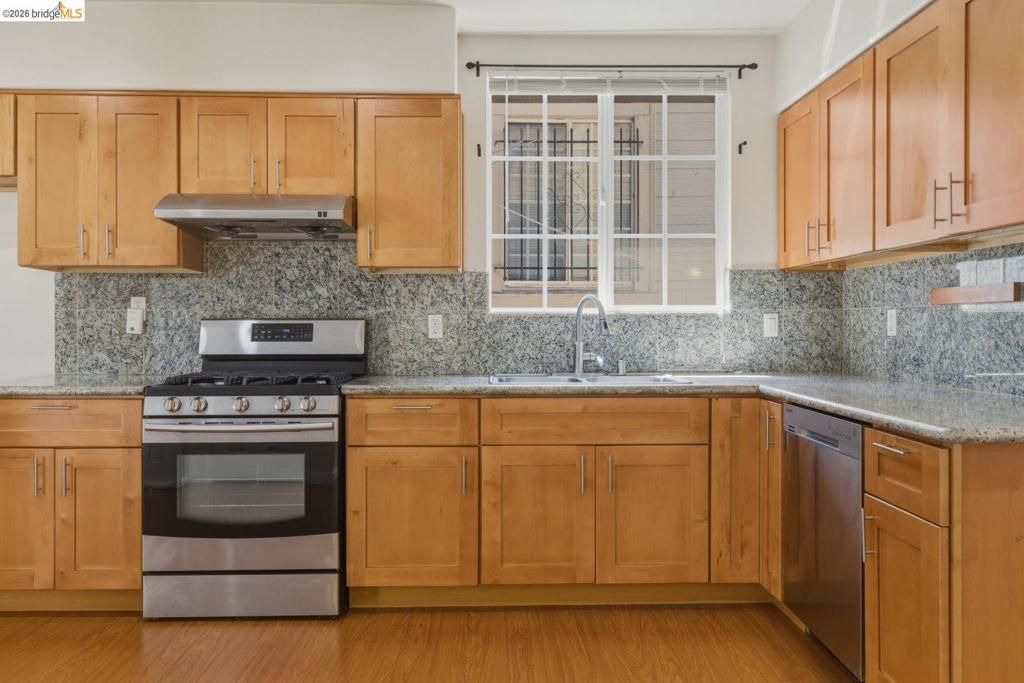 Image 23 of property listing at 340 Foothill Blvd, Oakland, CA 94606