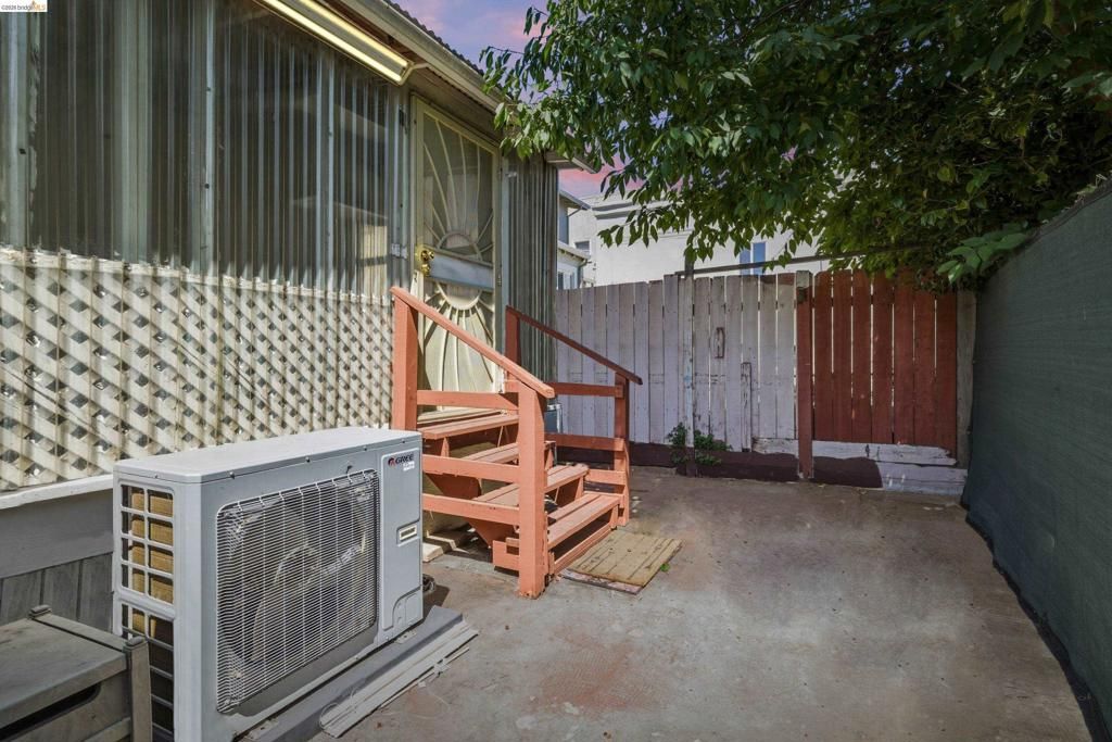 Image 33 of property listing at 340 Foothill Blvd, Oakland, CA 94606