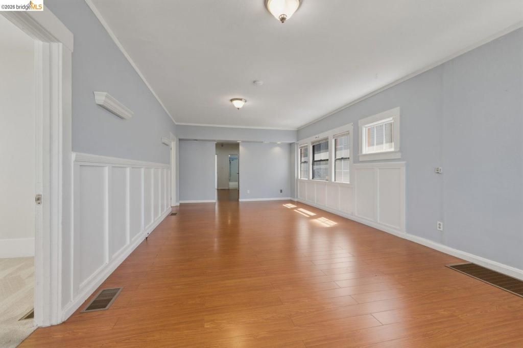 Image 5 of property listing at 340 Foothill Blvd, Oakland, CA 94606