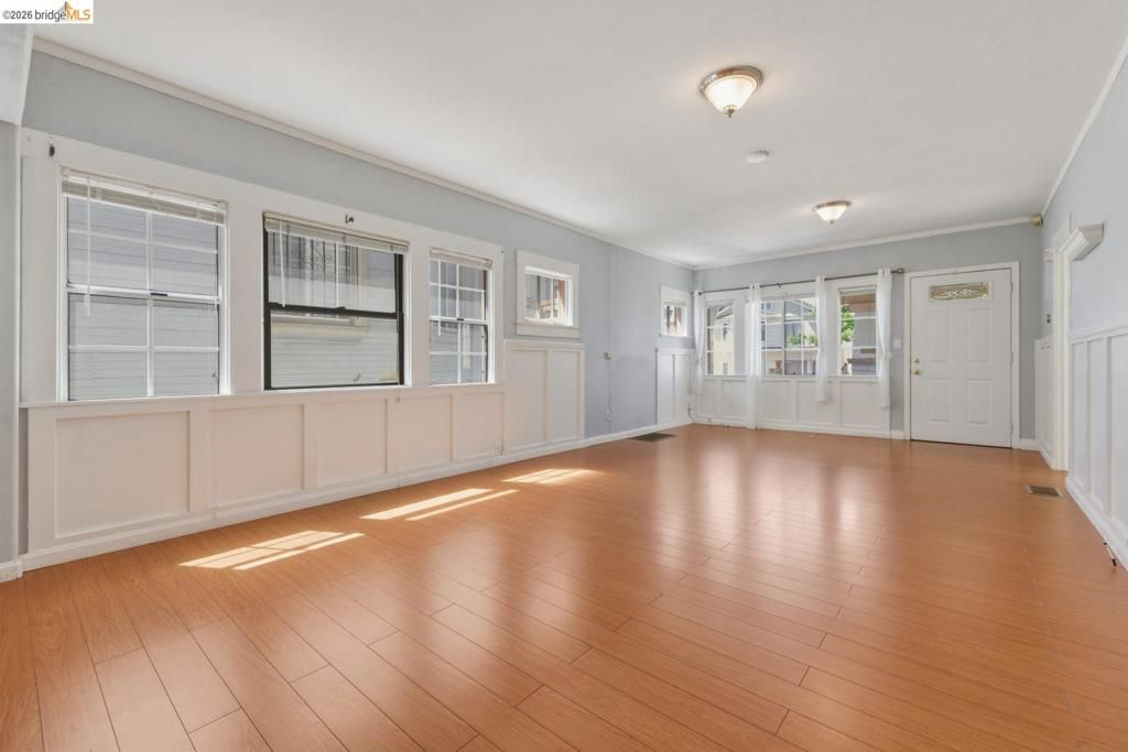 Image 7 of property listing at 340 Foothill Blvd, Oakland, CA 94606