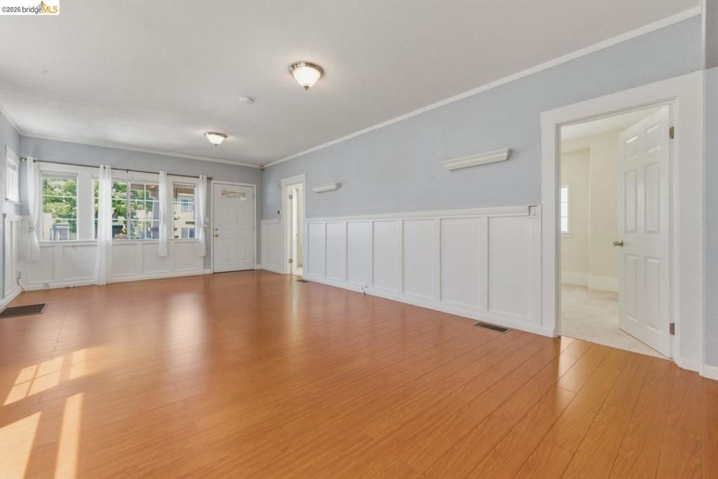 Image 8 of property listing at 340 Foothill Blvd, Oakland, CA 94606