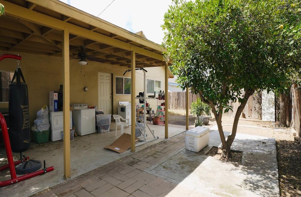 Image 10 of property listing at 271 Coolidge Street, Coalinga, CA 93210