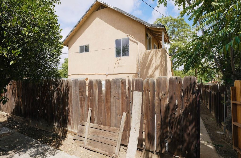 Image 11 of property listing at 271 Coolidge Street, Coalinga, CA 93210