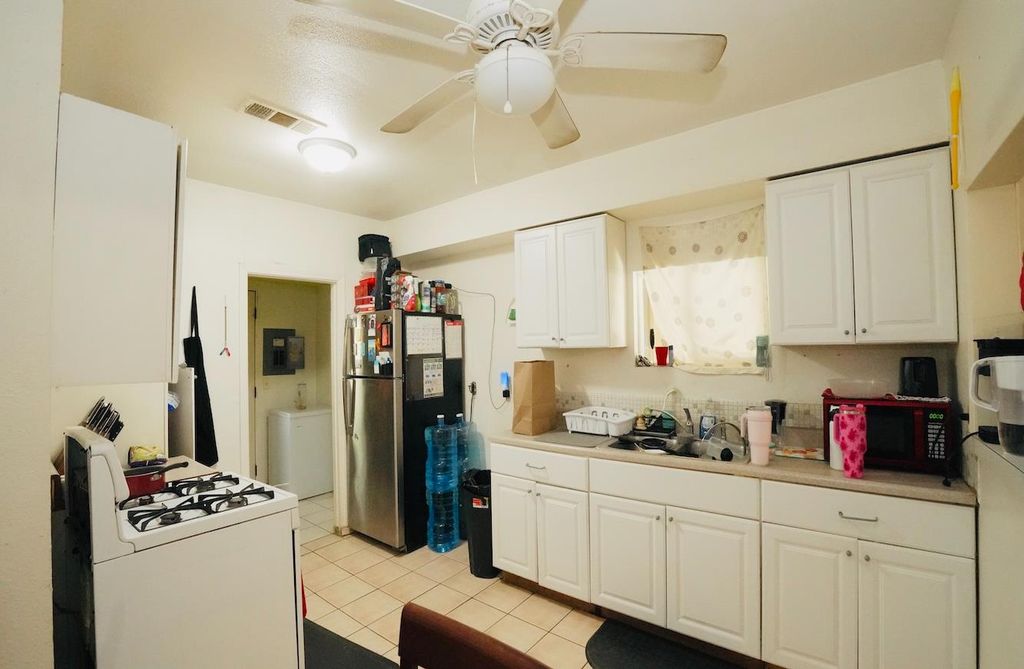 Image 3 of property listing at 271 Coolidge Street, Coalinga, CA 93210