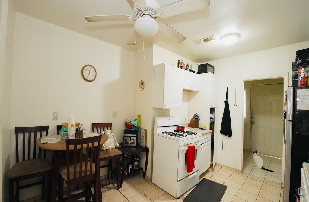 Image 4 of property listing at 271 Coolidge Street, Coalinga, CA 93210
