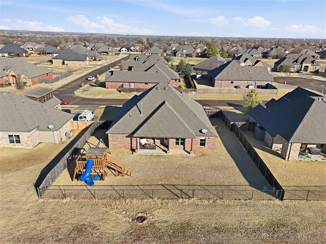 11648 NW 111th Street, Yukon, OK 73099