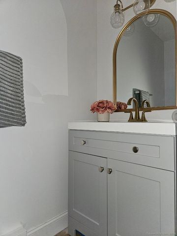 975 Meriden Road APT 11, Waterbury, CT 06705