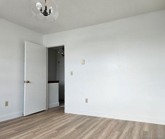 975 Meriden Road APT 11, Waterbury, CT 06705