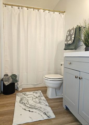 975 Meriden Road APT 11, Waterbury, CT 06705