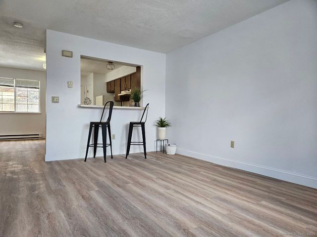 975 Meriden Road APT 11, Waterbury, CT 06705