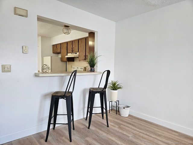 975 Meriden Road APT 11, Waterbury, CT 06705