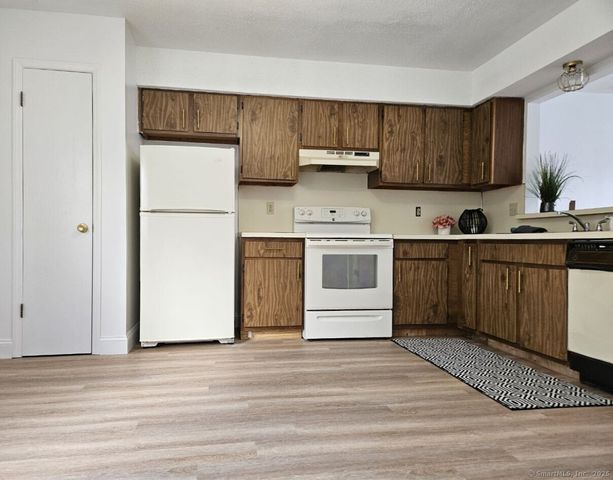 975 Meriden Road APT 11, Waterbury, CT 06705