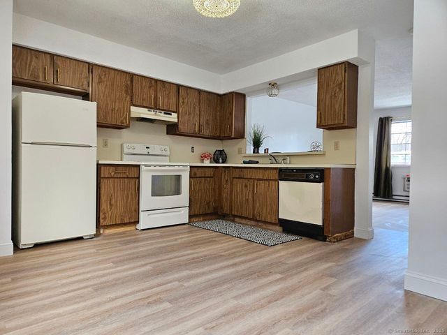 975 Meriden Road APT 11, Waterbury, CT 06705