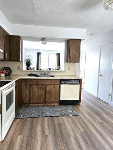 975 Meriden Road APT 11, Waterbury, CT 06705