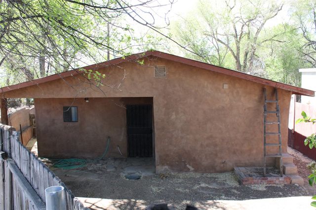 148 El Llano Road, Espanola, NM 87532