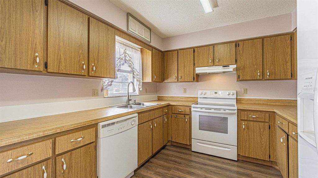 Image 22 of property listing at 37403 STANFORD AVENUE, Zephyrhills, FL 33541