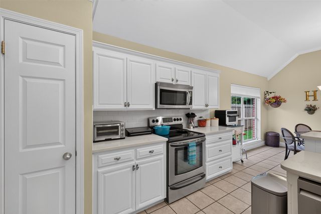1006 Azalea Garden Drive, Shreveport, LA 71115